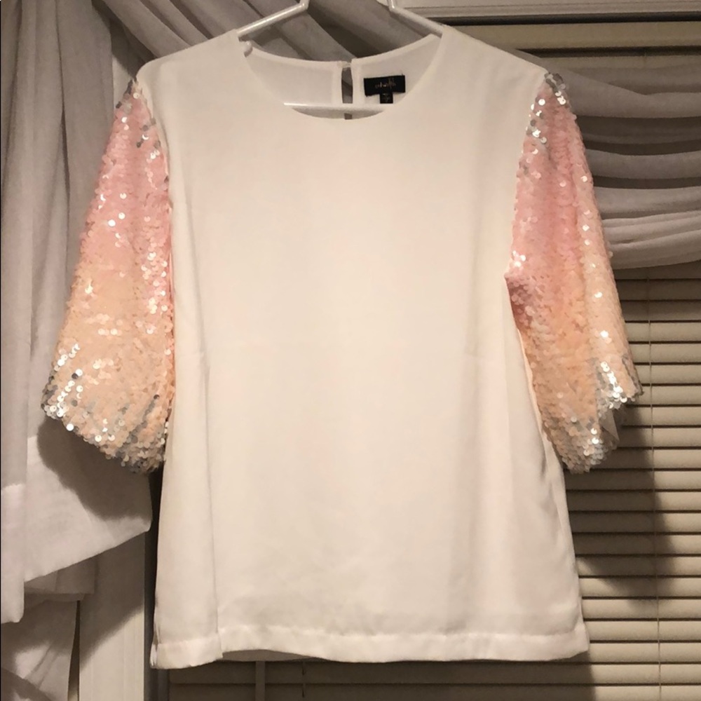 Light weight sequins short sleeve top